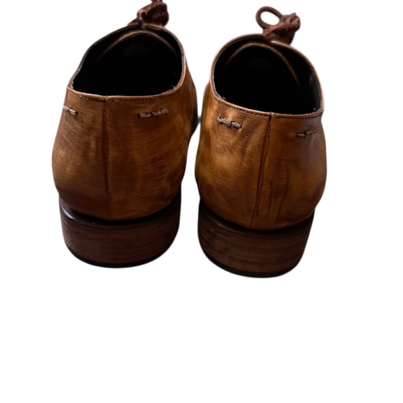 Classic Tan Leather Men's Shoe - Picture 2 of 8